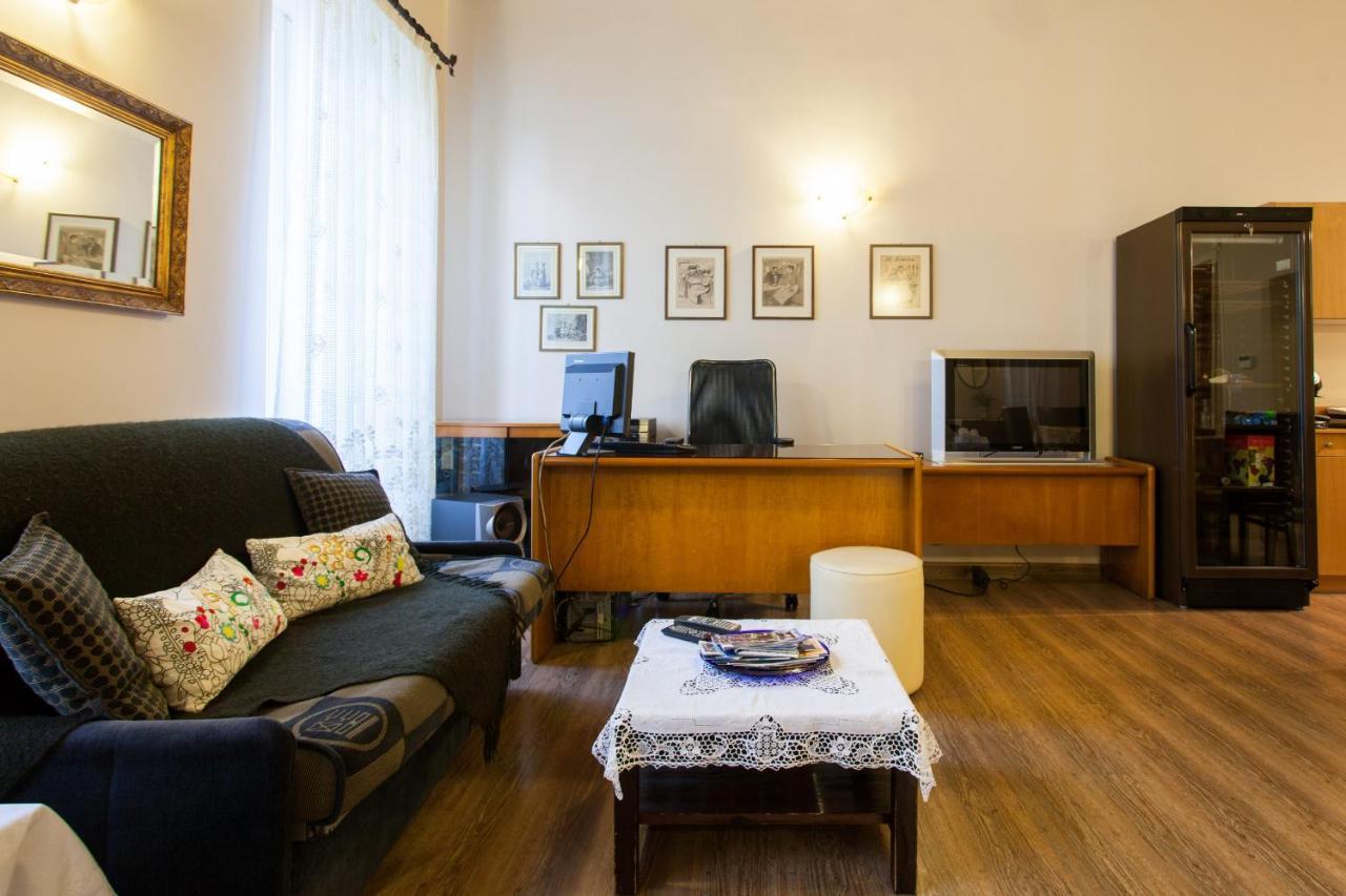 Psyri Neoclassical House With Yard Athens Luaran gambar
