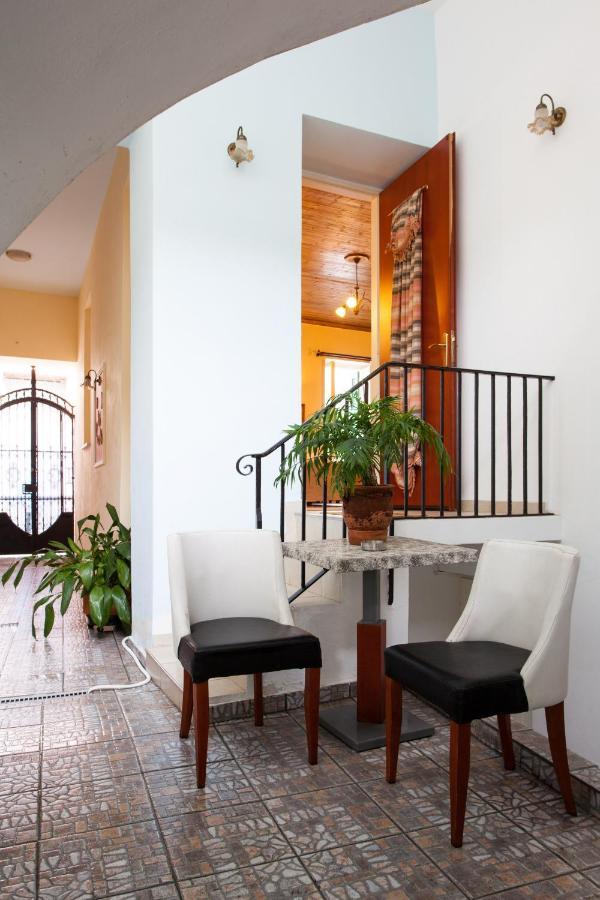 Psyri Neoclassical House With Yard Athens Luaran gambar